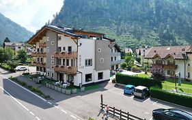 Liz Hotel & Apartments